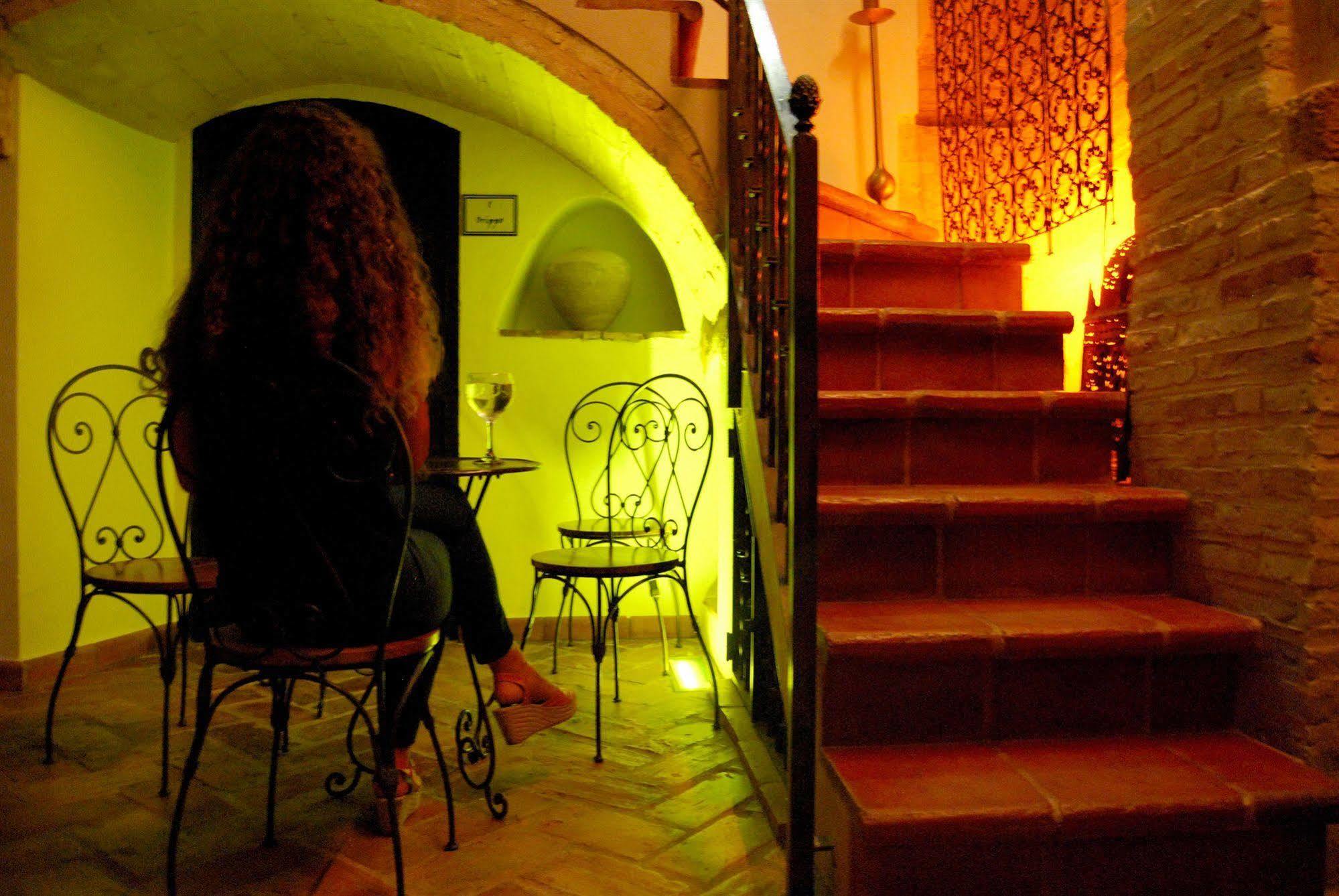 Hospedium Posada San Fernando Καρμόνα Εξωτερικό φωτογραφία